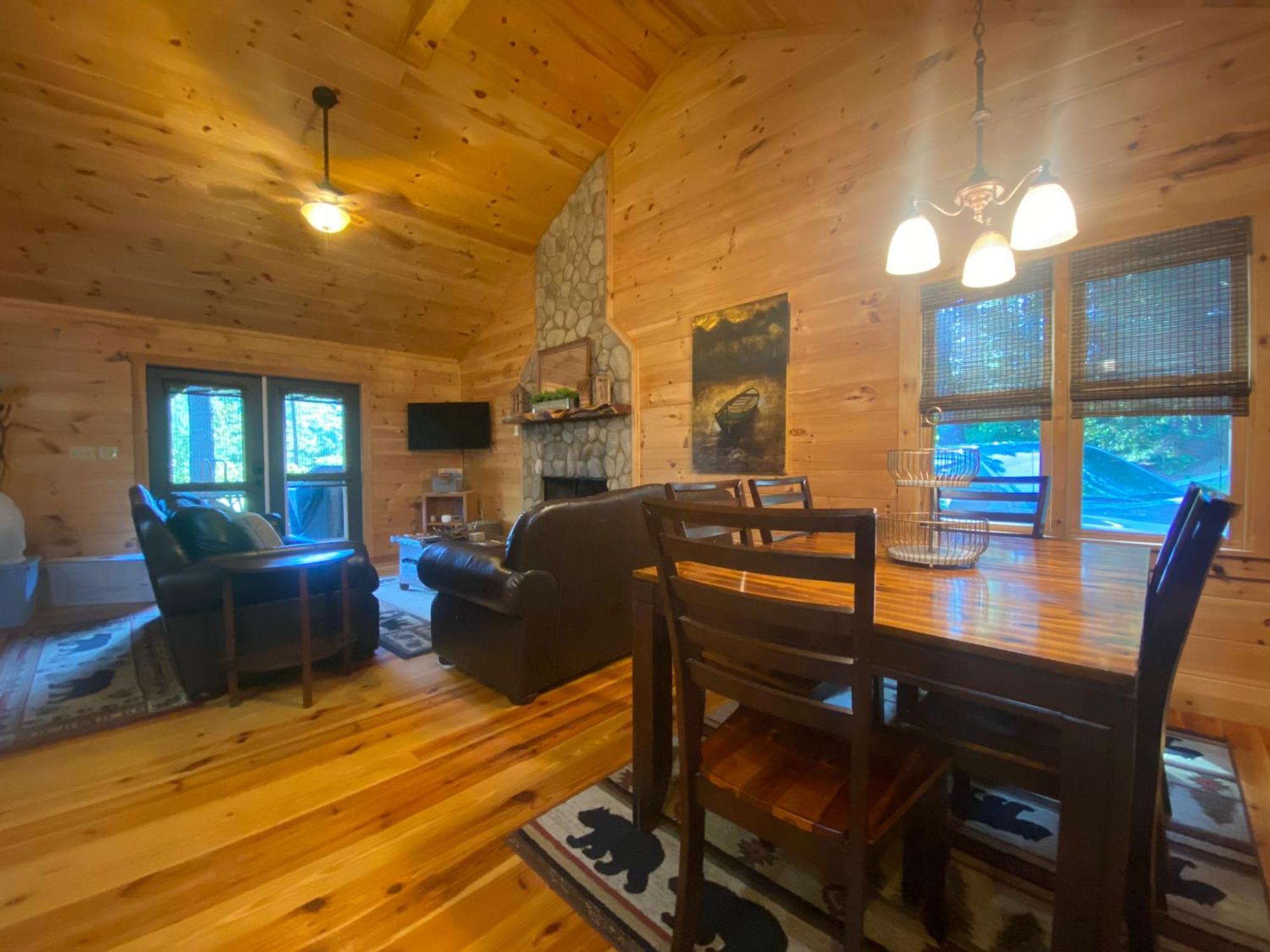 فيلا The Cozy Lazy Laurel With Year-Round Mountain Views, Hot Tub, Fire Pit Cherry Log المظهر الخارجي الصورة